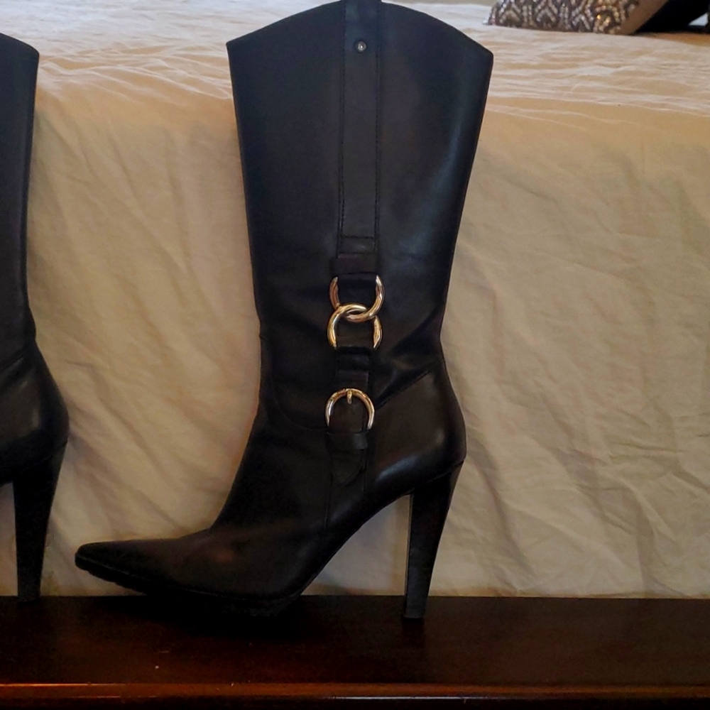 Black heel boots